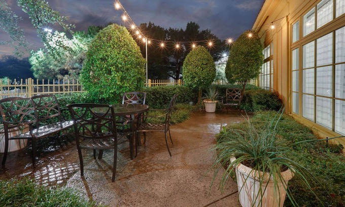 North Dallas Hotel | La Quinta Inn & Suites by Wyndham Dallas North Central