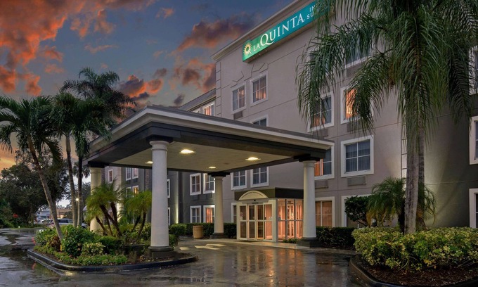 Naples Hotel | La Quinta Inn & Suites by Wyndham Naples East (I-75)