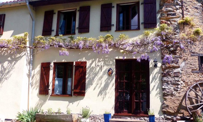 Vernoux-en-Gatine House | La Roche Gite at Les Glycines Gites with Pool,Games Field in a peaceful,rural setting