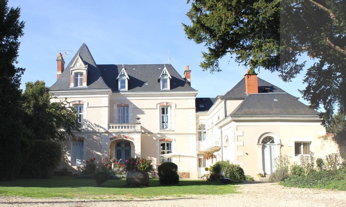 Neuville-de-Poitou House | La Roseraie