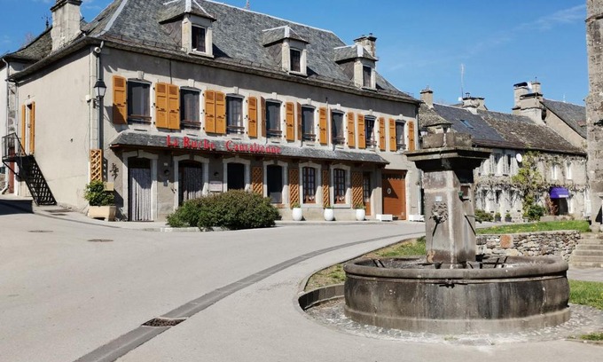 Saint-Etienne-de-Chomeil House | La Ruche Cantalienne