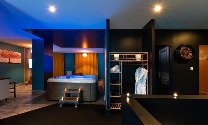 Poincare - Foch - Anatole France - Croix de Bourgogne Apartment | La Somptueuse 100m2 Spa/Sauna privé