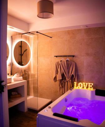 Neuilly-Plaisance Apartment | La Suite Delma