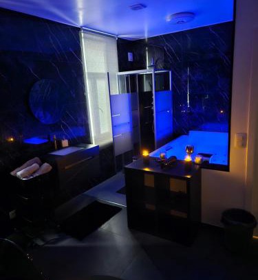 Jemeppe-sur-Meuse Apartment | La Suite Gold Jacuzzi