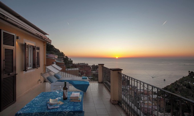 Manarola House | La Terrazza 85: breathtaking views, tranquility and garden. CITR Code 011024
