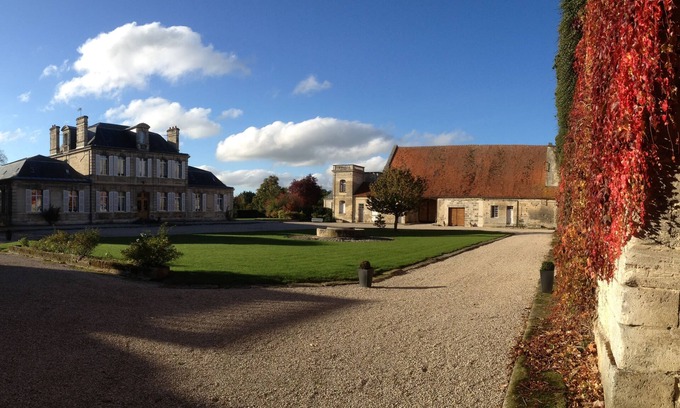 Septmonts House | La vie de Château 15 people 100km from Paris exclusive, 9 bedrooms 7 bathrooms