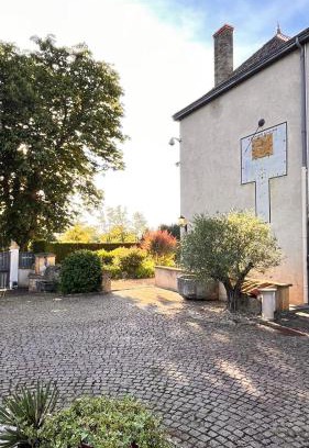 Saint-Martin-du-Lac House | La Villa De L'etang Burgundy