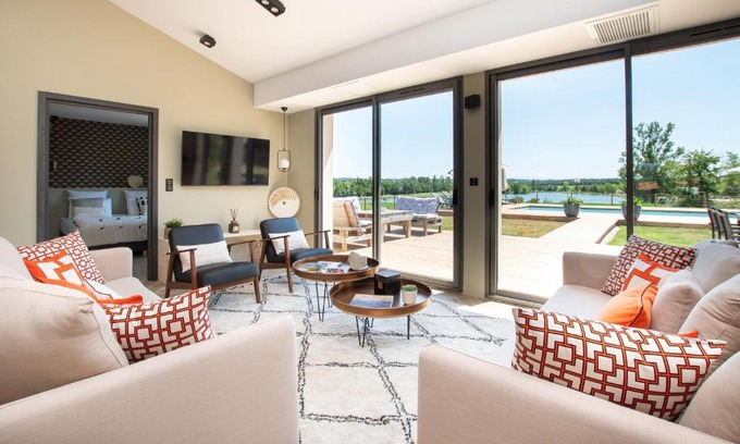 Saramon Villa | La Villa face au Lac