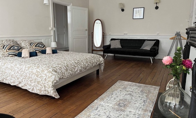 Aubusson Apartment | LA VILLA LOUANA 2, apartment 100 m 2, old-fashioned charm, high standing