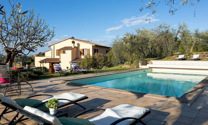 Lari Villa | La Villa nell'Isola Verde 12, Emma Villas