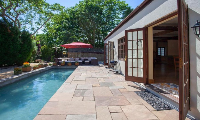 Olveston Villa | La Villa Olli -Natural pool & Hot tub