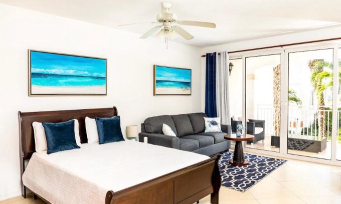 The Bight Apartment | La Vista Azul - Lovely Spacious Condo close to Grace Bay - Free Wi-Fi