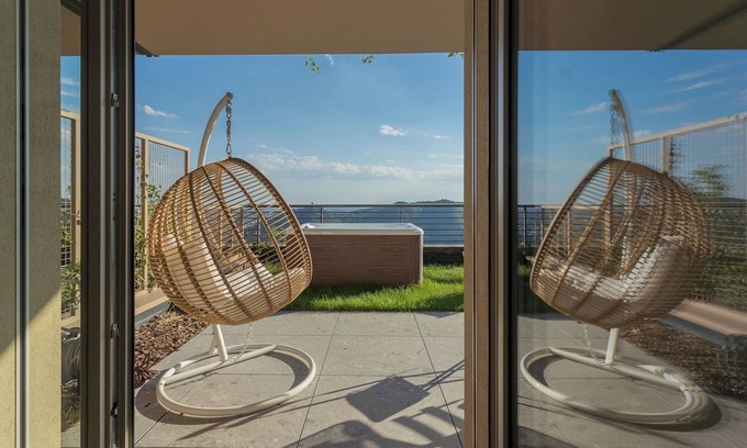 Como Apartment | La Vista Bonita