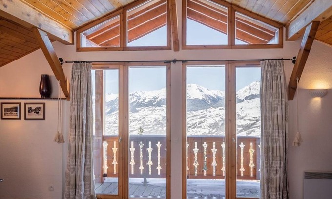 Vallandry Ski Chalet | La vue du Roi - Detached chalet (6p). 3 bedrooms and 2 bathrooms. In the centre of Vallandry, with a beautiful view