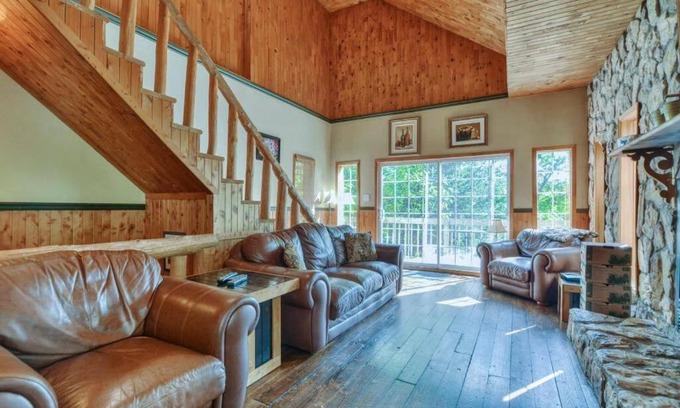 Saint-Faustin-Lac-Carre Apartment | LaBête