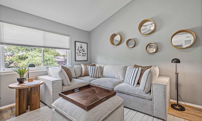 Austin House | Labor Day Flash Sale - Book Now 4 Great Savings
