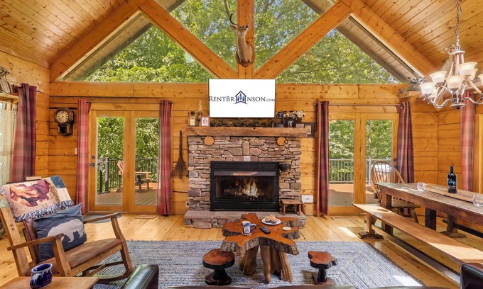 Blue Eye Cabin | Labor Day Open - Engleman Spruce Cabin - Game Room, Private, Community Pool, Car Charger