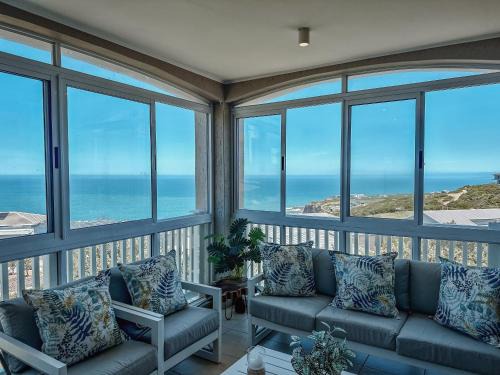 Pinnacle Point Apartment | Labuche Villa