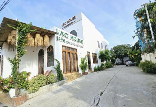 Central Mui Ne Beach House | Lac House Mui Ne