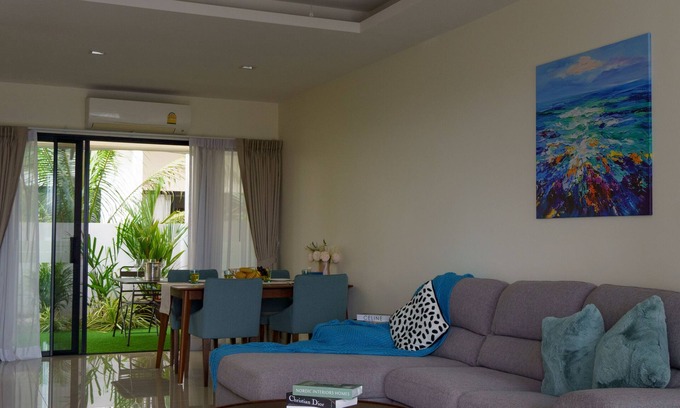 Laguna House | Laguna Park Townhouse in the Heart of Laguna