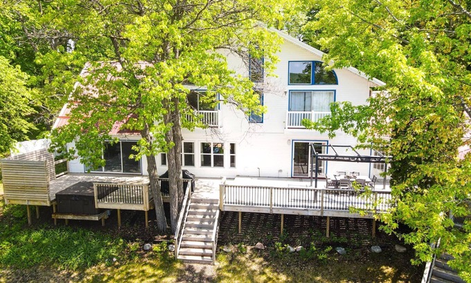 Frazee Cabin | Lake 7 Retreat Summar