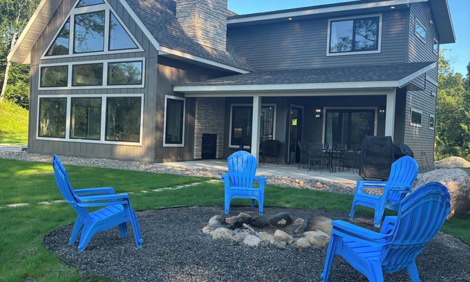 Cushing House | Lake Alexander + Sleeps 4 Families + Lakeside + Fire Pit