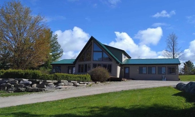 East Jordan House | Lake Charlevoix View- 10 Acre Private Retreat, Sleep from 2- 8 persons.