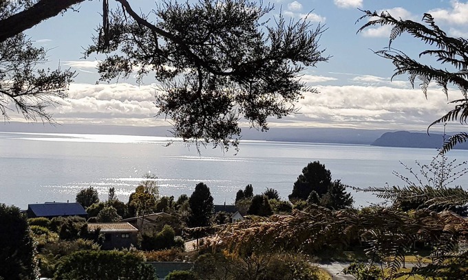 Pukawa House | Lake Cottage, Your Relaxing Lake Escape