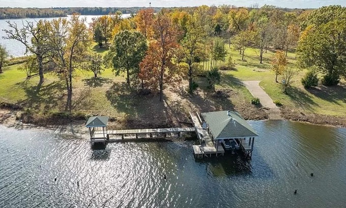 Alba House | Lake Fork house with private boat ramp, dock, fishing light, kayak, 8 acres land