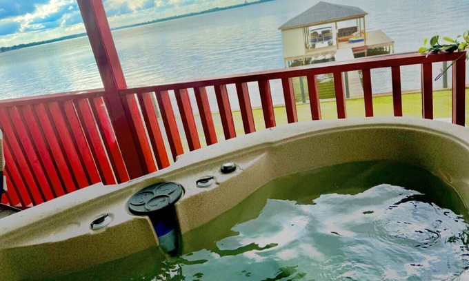 Dogwood House | Lake Front Cottage Paradise!