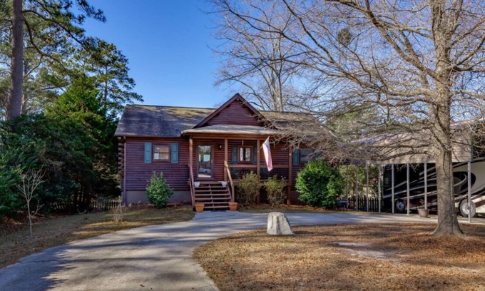 Gilbert House | Lake front house in Gilbert SC