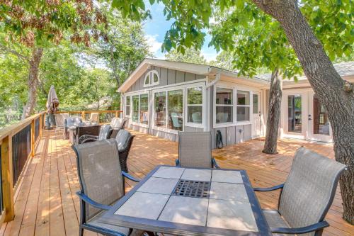 Mid America House | Lake Hamilton Views Hot Springs Family Home!