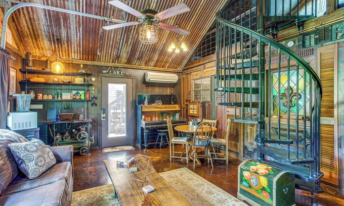 Wood County Apartment | Lake Holbrook Waterfront Vacation Rental w/Dock!