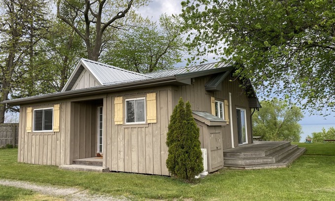 Louth Cottage | Lake House Cottage on the lake