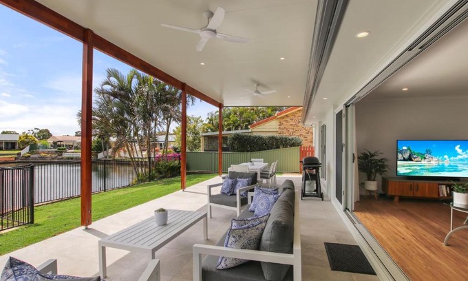 Pelican Waters House | Lake House On Magellan 58 Ramsay Crescent