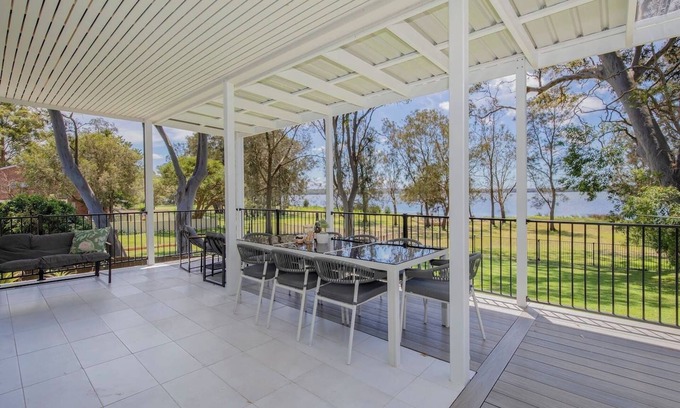 Charmhaven House | Lake House on Panorama Refined Waterfront Living