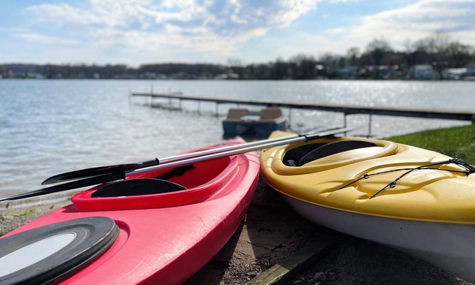 Shipshewana House | Lake House | Shallow Sandy | Kayaks | Family Fun