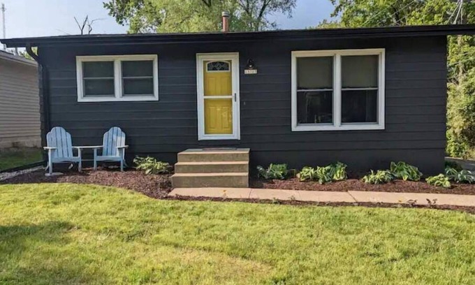 Paddock Lake House | Lake it Easy at this beautiful 2 bedroom lake home