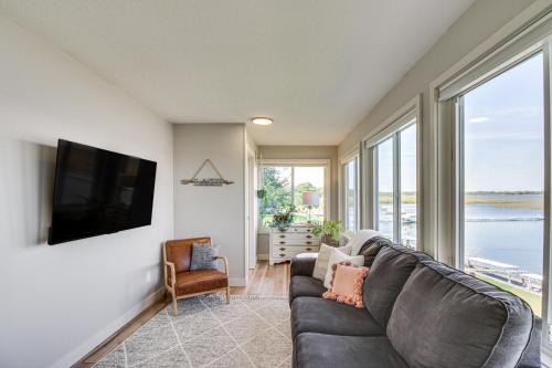 Alexandria House | Lake Mary Cottage with Private Beach and Boat Dock
