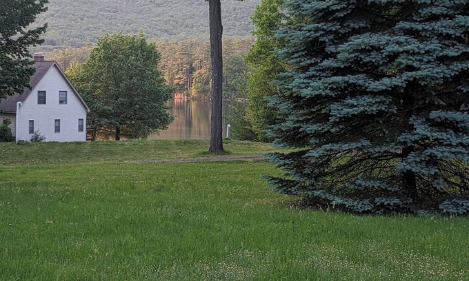 Moultonborough House | Lake/Mountain view 2 dogs welcome by 3 beaches btwn Castle & Laconia 15 min away