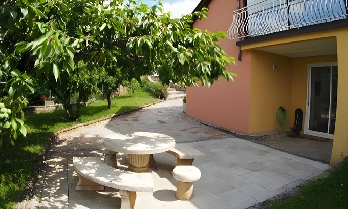 Villefranche-de-Panat Apartment | Lake & Nature – Cosy apartment 100m from Villefranche-de-Panat lake, authentic Aveyron stay