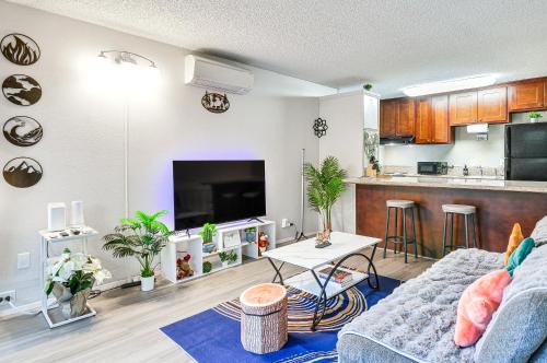 Mount Park Apartment | Lake Oswego Condo with Balcony, 3 Mi to the Water!