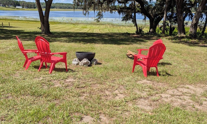 Dunnellon Cottage | Lake Retreat, 2-bedroom, Dogs Welcome, 8 miles to Rainbow River, Sleeps 4