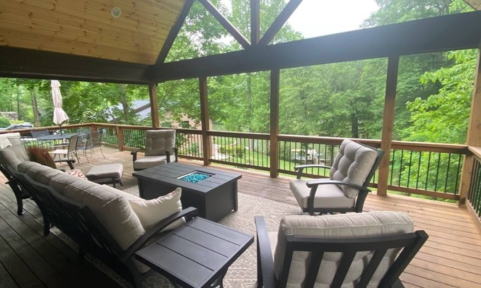 Robbinsville House | Lake Santeetlah - Lake Front - Mountain Home in Quite Cove