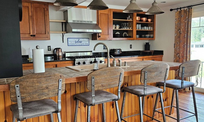 Shapleigh House | LAKE SIDE 4-Season home, 4-bdrm 2-bath, super clean, bright & cozy