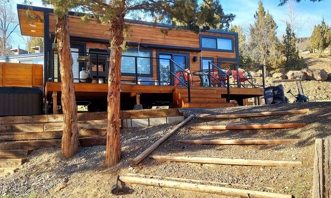 Madras House | Lake Simtustus Resort Juniper Hill Tiny Home #10 - Hot Tub