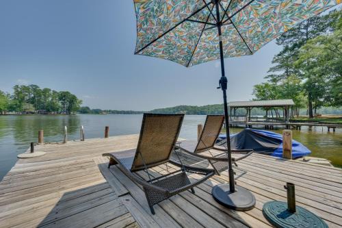 Eatonton House | Lake Sinclair Crooked Creek Cottage with Fire Pit!