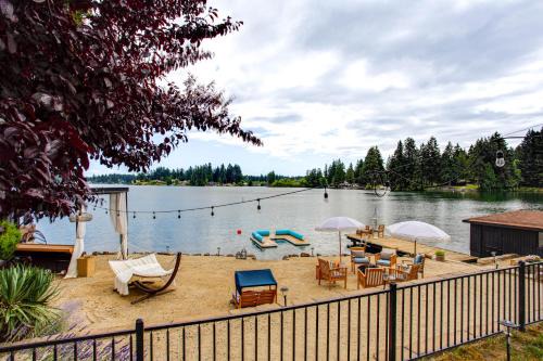 Fort Lewis House | Lake Spanaway Retreat Home with Private Beach!