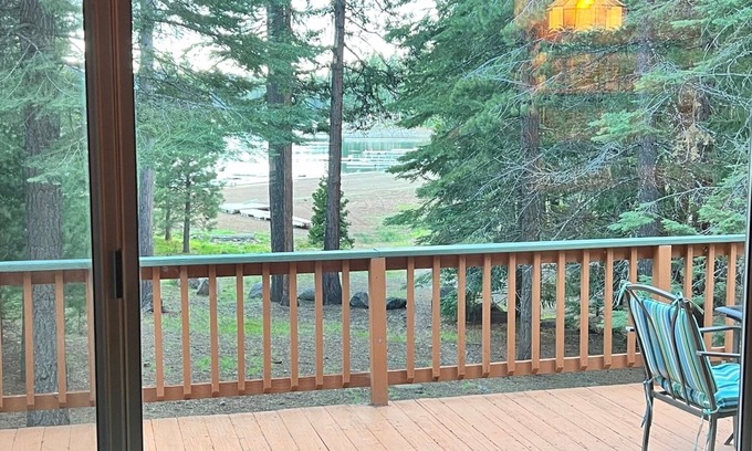 Lake Almanor Country Club Cabin | Lake front, Private Dock, inside the country club