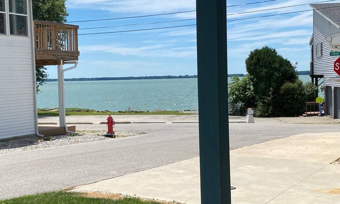 Celina Cottage | Lake View 2Bdrm Cottage in Celina, Ohio Neighborhood Near Shopping & Dining